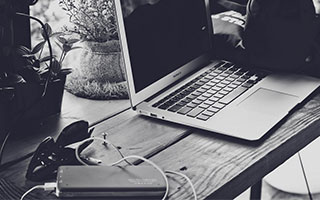 开云APP-怒吼天尊太冤？黑哨揭秘：裁判打赌看谁先吹华莱士T