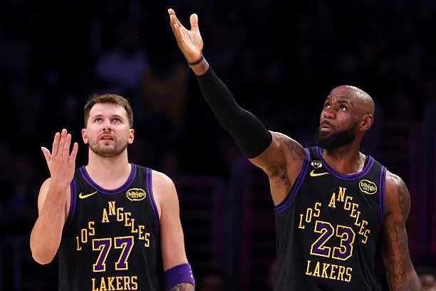 开云体育下载-MacMahon：詹姆斯在湖人像后座乘客，球队已进入东契奇时代