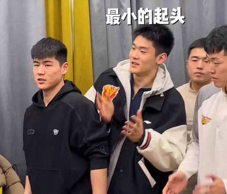 kaiyun-广东为胡明轩庆生！杜锋高待遇，多人摁头往蛋糕砸，想报复却未果